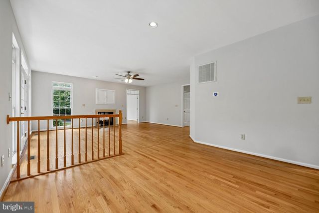2 SENECA FOREST CT, Germantown, MD 20876
