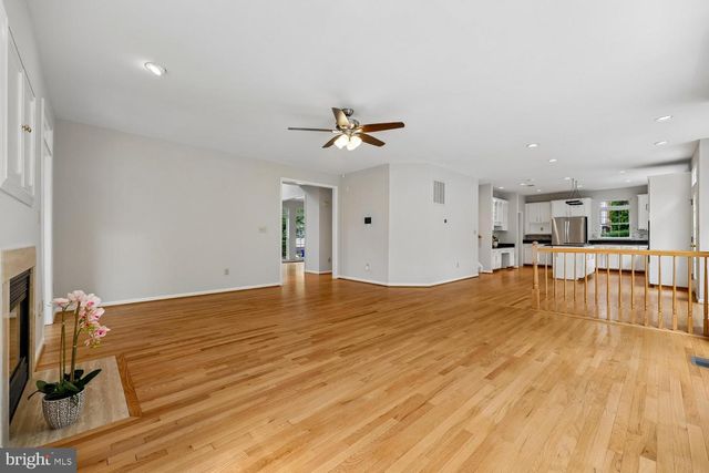 2 SENECA FOREST CT, Germantown, MD 20876