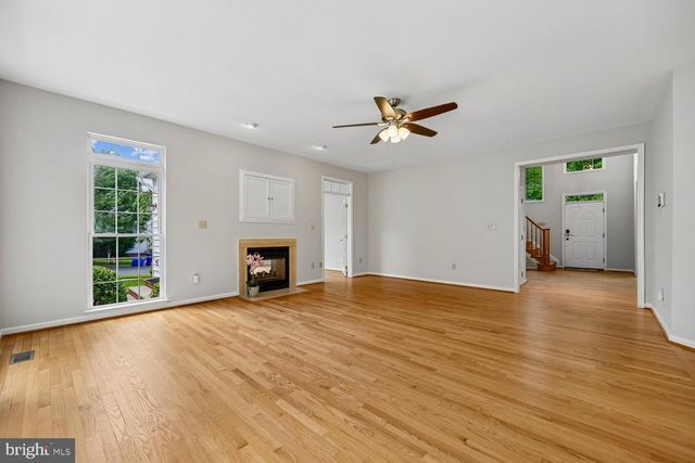 2 SENECA FOREST CT, Germantown, MD 20876