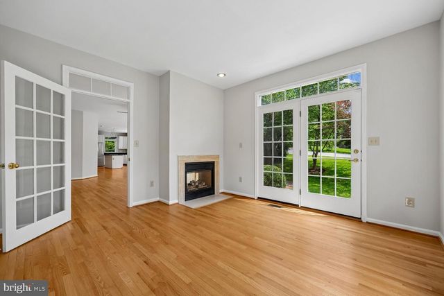 2 SENECA FOREST CT, Germantown, MD 20876