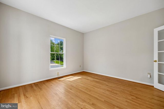 2 SENECA FOREST CT, Germantown, MD 20876
