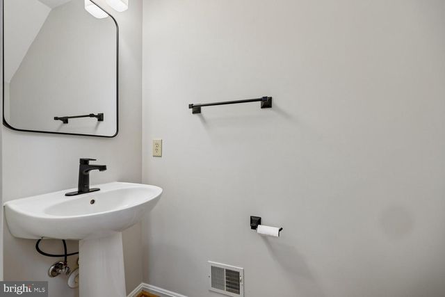 2 SENECA FOREST CT, Germantown, MD 20876