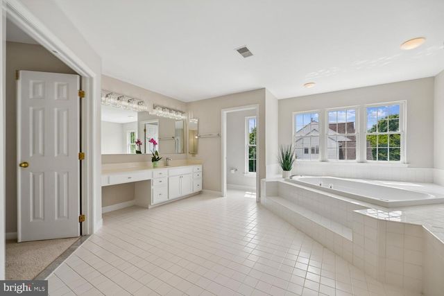 2 SENECA FOREST CT, Germantown, MD 20876