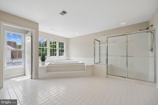 2 SENECA FOREST CT, Germantown, MD 20876