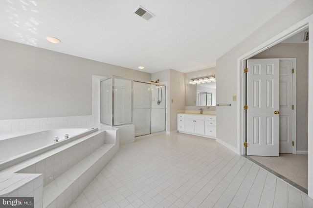 2 SENECA FOREST CT, Germantown, MD 20876