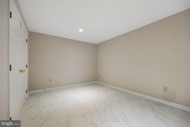 2 SENECA FOREST CT, Germantown, MD 20876