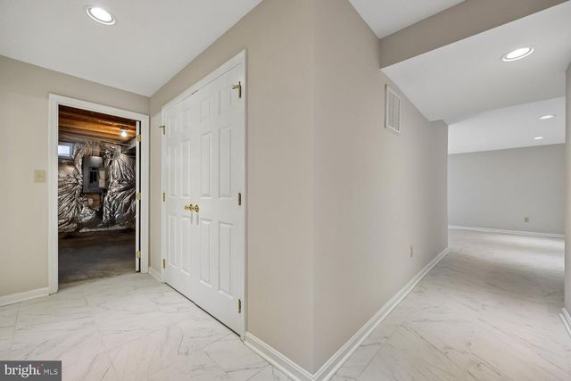 2 SENECA FOREST CT, Germantown, MD 20876
