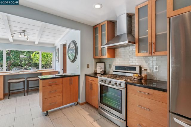 41 Heather Ln, Walnut Creek, CA 94597