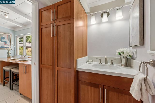 41 Heather Ln, Walnut Creek, CA 94597