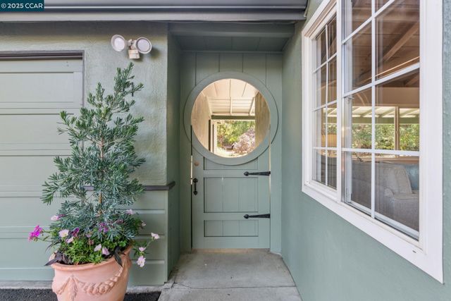 41 Heather Ln, Walnut Creek, CA 94597
