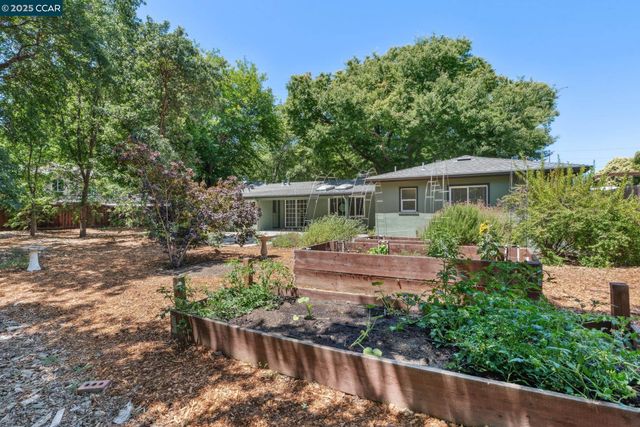 41 Heather Ln, Walnut Creek, CA 94597