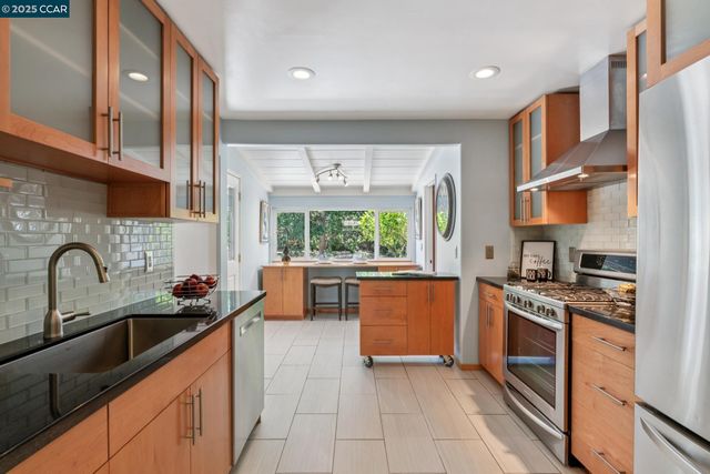 41 Heather Ln, Walnut Creek, CA 94597