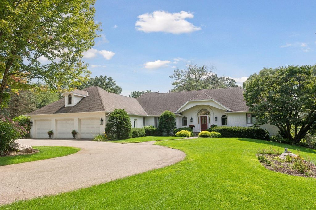 5325 Saddle Ridge Trail, Independence, MN 55359