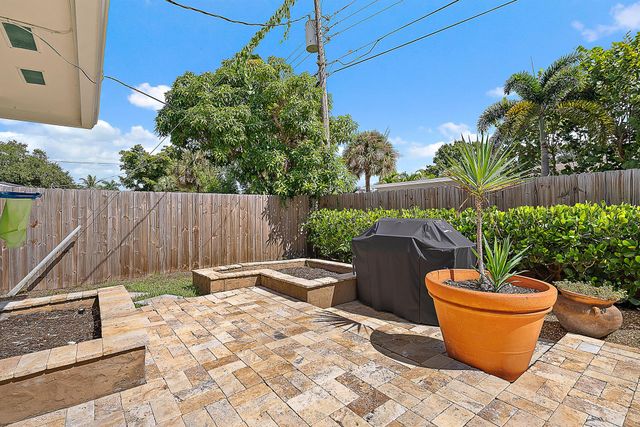 367 W Riverside Drive, Tequesta, FL 33469