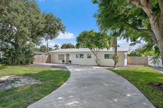 367 W Riverside Drive, Tequesta, FL 33469