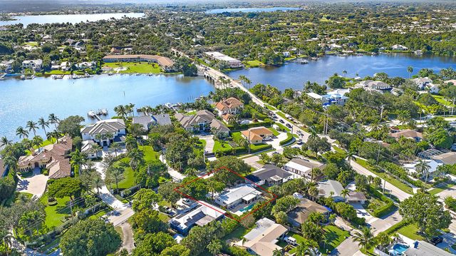 367 W Riverside Drive, Tequesta, FL 33469