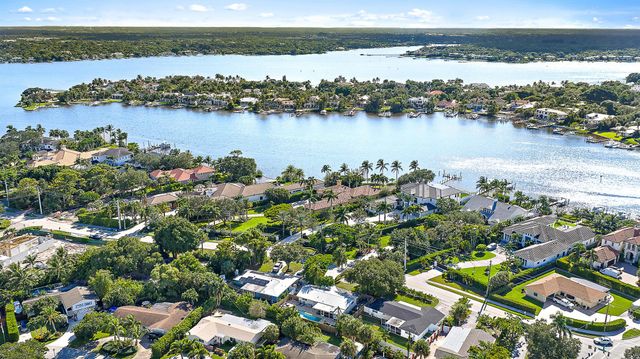 367 W Riverside Drive, Tequesta, FL 33469