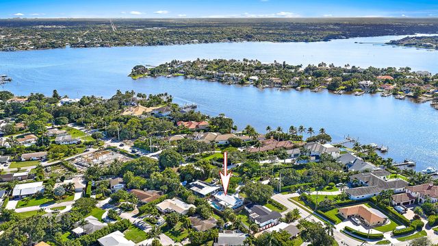 367 W Riverside Drive, Tequesta, FL 33469