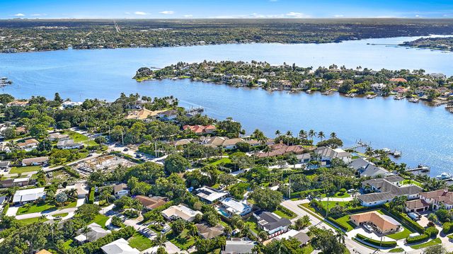 367 W Riverside Drive, Tequesta, FL 33469