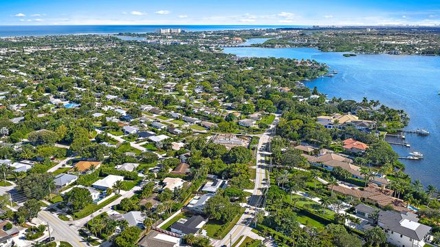 367 W Riverside Drive, Tequesta, FL 33469