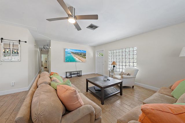 367 W Riverside Drive, Tequesta, FL 33469