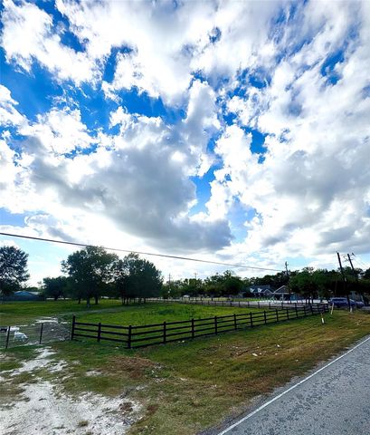 3293 County Road 181, Alvin, TX 77511