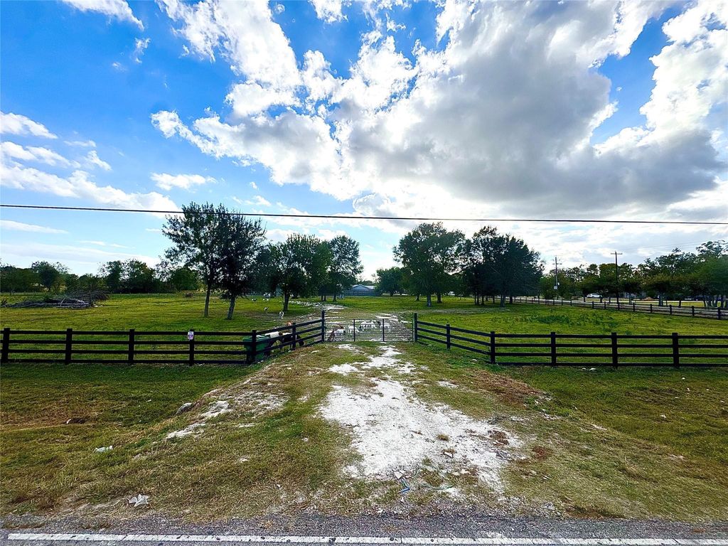3293 County Road 181, Alvin, TX 77511