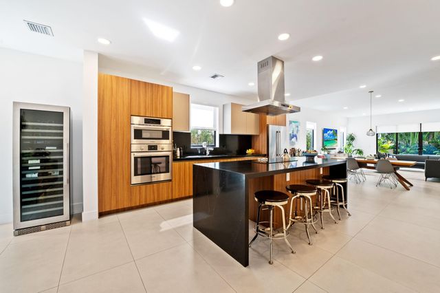 907 NE 16th Avenue, Fort Lauderdale, FL 33304