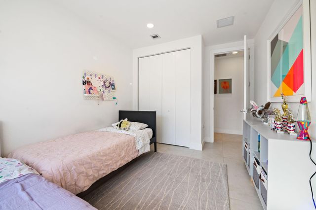 907 NE 16th Avenue, Fort Lauderdale, FL 33304