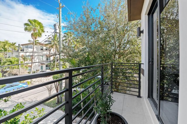 907 NE 16th Avenue, Fort Lauderdale, FL 33304