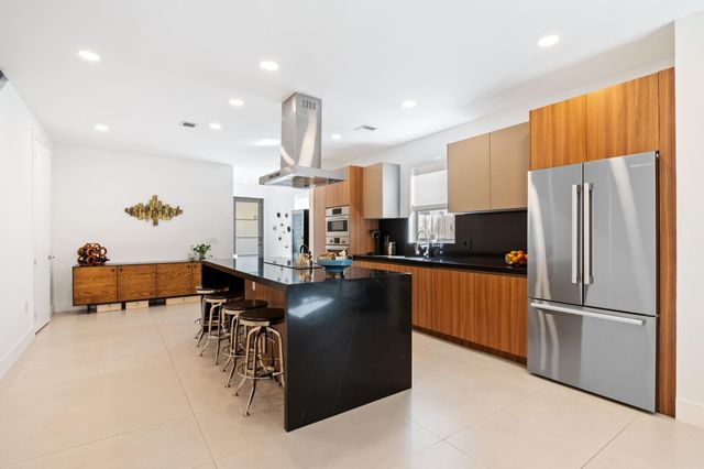 907 NE 16th Avenue, Fort Lauderdale, FL 33304