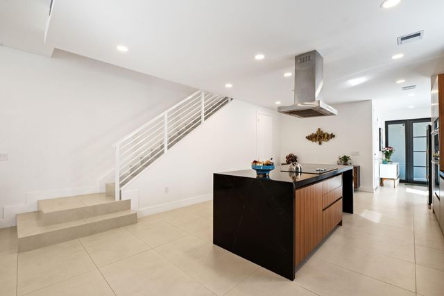 907 NE 16th Avenue, Fort Lauderdale, FL 33304