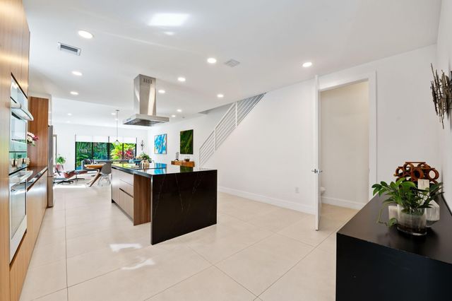 907 NE 16th Avenue, Fort Lauderdale, FL 33304