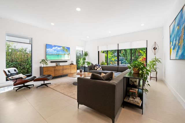 907 NE 16th Avenue, Fort Lauderdale, FL 33304