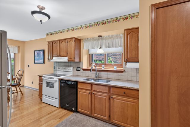 34555 Dover Avenue, Livonia City, MI 48150
