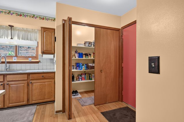 34555 Dover Avenue, Livonia City, MI 48150