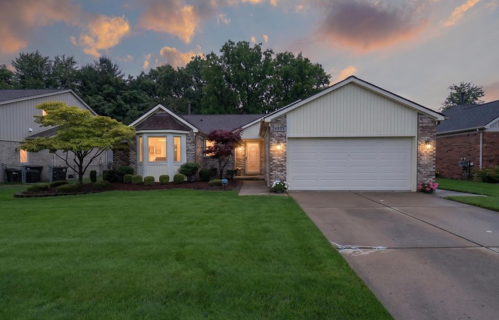 34555 Dover Avenue, Livonia City, MI 48150
