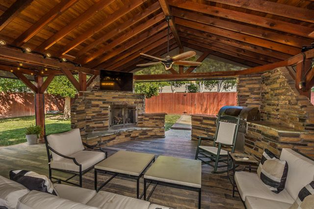 2811 S CROCKETT Street, Amarillo, TX 79109