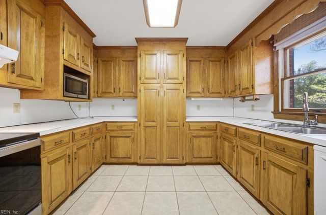 1688 Faulk RD, Suffolk, VA 23434