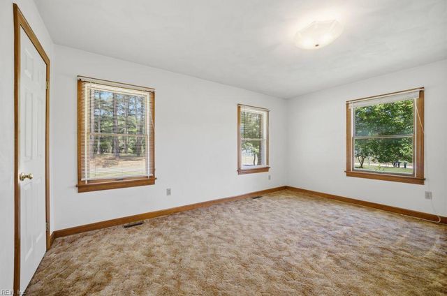 1688 Faulk RD, Suffolk, VA 23434