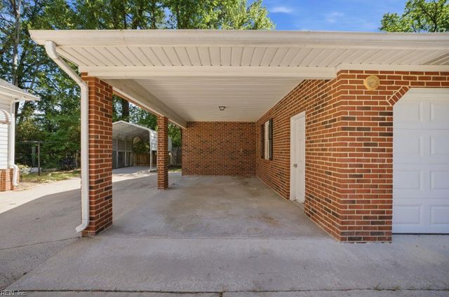 1688 Faulk RD, Suffolk, VA 23434