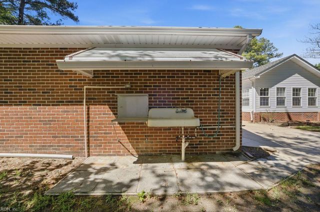 1688 Faulk RD, Suffolk, VA 23434