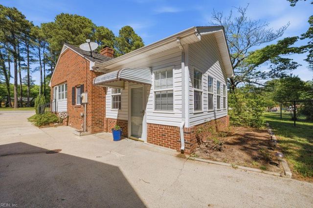 1688 Faulk RD, Suffolk, VA 23434