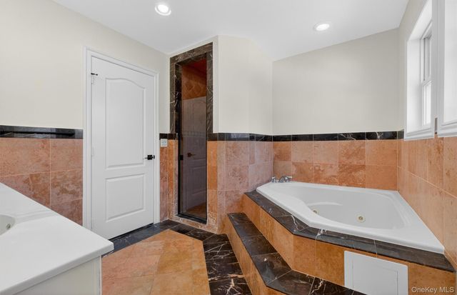 27 King Drive, Poughkeepsie, NY 12603