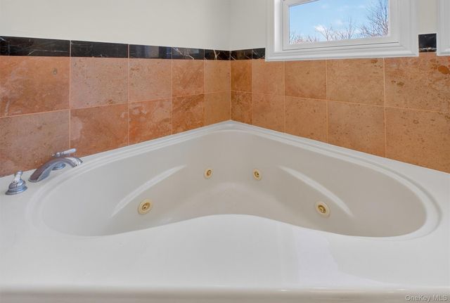 27 King Drive, Poughkeepsie, NY 12603