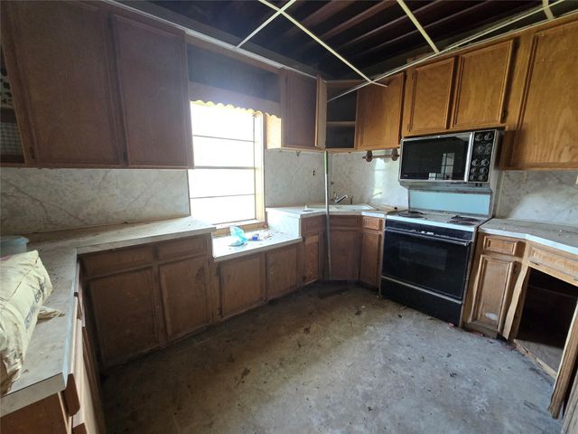 10455 Fm 1960, Dayton, TX 77535