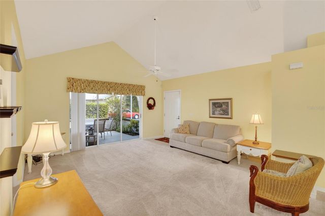 1122 GOLFVIEW WOODS DRIVE 1122, Sun City Center, FL 33573