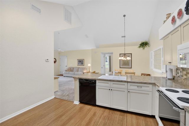 1122 GOLFVIEW WOODS DRIVE 1122, Sun City Center, FL 33573