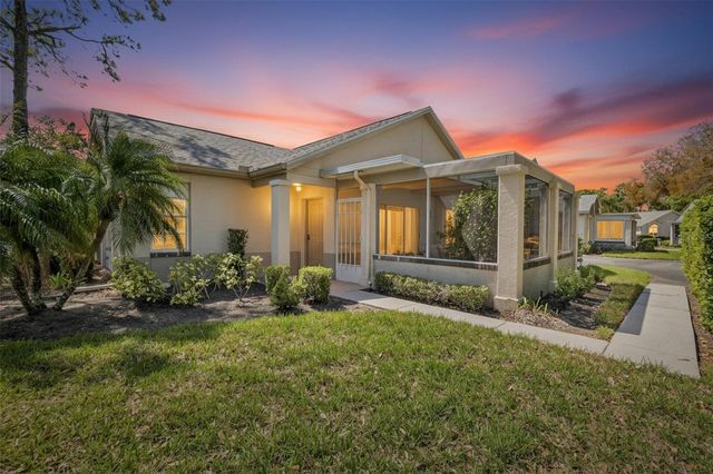 1122 GOLFVIEW WOODS DRIVE 1122, Sun City Center, FL 33573