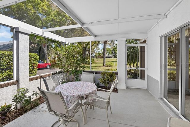 1122 GOLFVIEW WOODS DRIVE 1122, Sun City Center, FL 33573